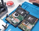 Detailopname van de Nintendo Switch 2 met interne onderdelen zoals batterij, ventilator en moederbord (Afbeelding bron: Phone Repair Guru op YouTube)