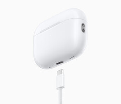 De Airpods Pro 2 worden nu geleverd met een USB-C oplaadetui (Afbeelding Bron: Apple)