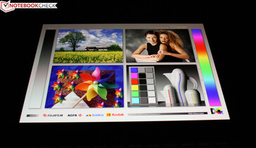 Kijkhoeken van het OLED-scherm van de Vivobook 13 Slate