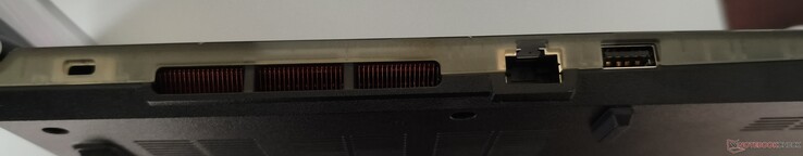 Linkerzijde: Kensington-slot, RJ45 LAN, USB-A 3.1