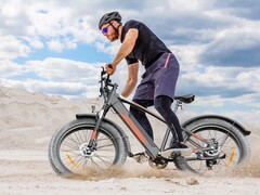 De Eleglide Tankroll elektrische fiets kan tot 70 km (~43 mijl) trapondersteuning bieden. (Afbeelding bron: Eleglide)