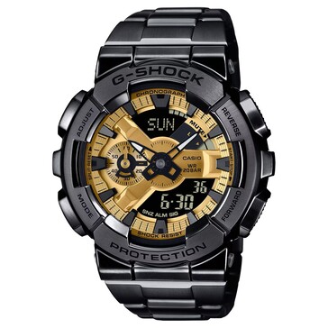 De G-Shock GM-110BD-1A9 heeft een gouden wijzerplaat omlijst door een volledig zwarte, geïoniseerde roestvrijstalen lunette