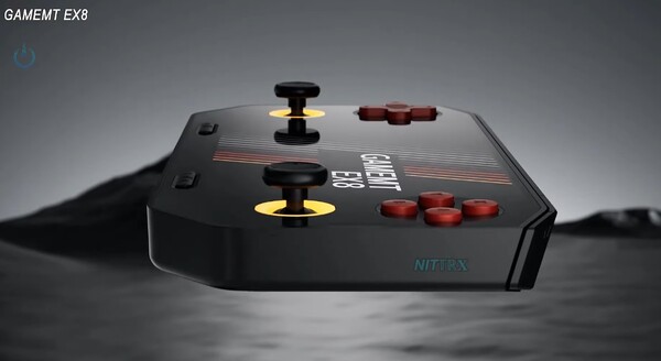 De GameMT EX8 is een behoorlijk dikke handheld. (Afbeeldingsbron: Nittrx)
