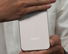 Oppo-directeur Zhou Yibao plaagt het achterontwerp van de Find X9. (Afbeeldingsbron: Zhou Yibao)