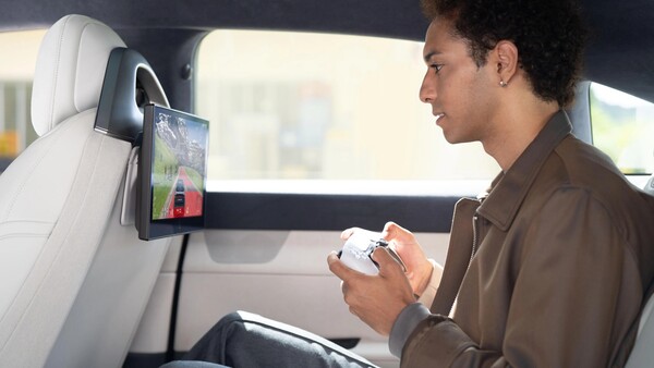 PlayStation Portal gemonteerd op de achterbank van de Sony Honda Afeela 1 EV (Afbeelding bron: Sony Honda Mobility)