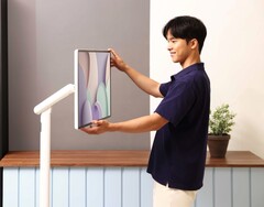 Samsung combineert de Smart Monitor M7 met een veelzijdige standaard. (Afbeeldingsbron: Samsung)