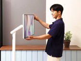Samsung combineert de Smart Monitor M7 met een veelzijdige standaard. (Afbeeldingsbron: Samsung)