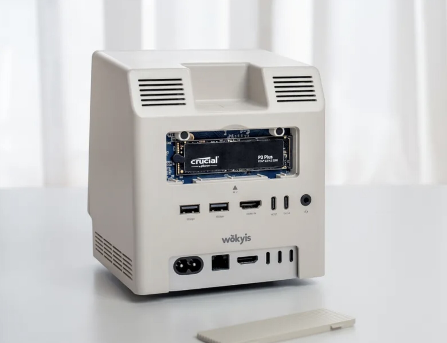 Wokyis: Mac mini retro dockingstation met 5-inch scherm, tot 8 TB