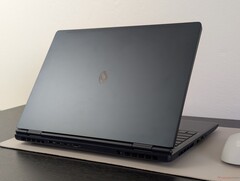 De Alienware 16 Aurora lijkt misschien veel op de 16X Aurora, maar er zijn een aantal belangrijke verschillen (bron: Notebookcheck)