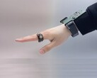 Een afbeelding van picoRing en de bijbehorende polsband (Afbeelding credit: de onderzoekers; bewerkt)
