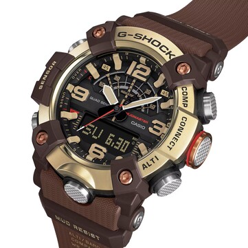 Schuine opname van de G-Shock Mudmaster GG-B100XMH-5A, waarop het digitaal-analoge display en het lichtgele en bruine kleurenschema te zien zijn.