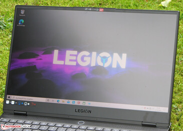 De Legion S7 buiten (gefotografeerd in een bewolkte lucht).