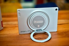 De ronde standaard van de Lenovo Tab Plus Gen 2 is uiterst veelzijdig.