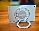 De ronde standaard van de Lenovo Tab Plus Gen 2 is uiterst veelzijdig.
