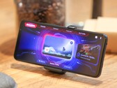 De Asus ROG Phone 5s Pro is uitgerust met een 144 Hz AMOLED. (Bron: Stuff.tv)