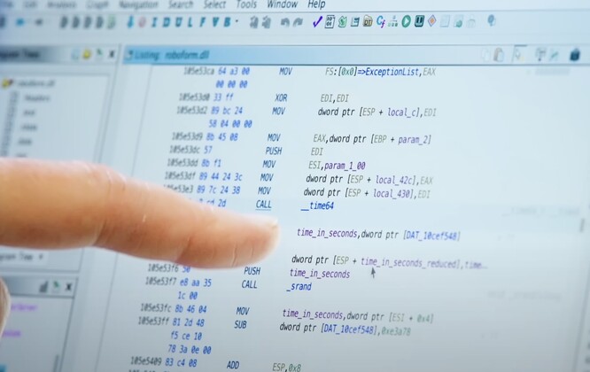 Het stukje code dat de systeemtijd aanroept, waardoor het wachtwoordgeneratieproces niet zo willekeurig is. (Bron: Joe Grand via YouTube)