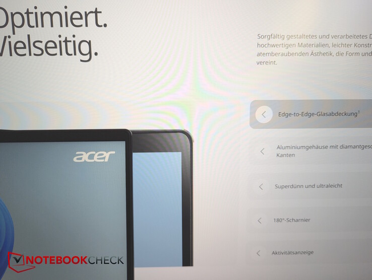 Ons paneel links, met de reclame erachter. Geen glas-op-glas paneel voor ons, maar een plastic rand