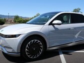 De tweemotorige, AWD Hyundai Ioniq 5 heeft een 77,4 kWh batterij. (Afbeelding bron: TFLEV via YouTube)