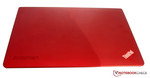 De Lenovo ThinkPad Edge E325 is door z'n rode kleur een blikvanger.