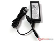 De adapter met een capaciteit van 65 Watt is maar net voldoende.