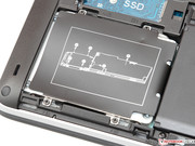 ...en het 2.5 inch slot wordt bezet door een SSD van Intel.