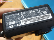 De adapter inclusief de kabel weegt slechts 191 gram.