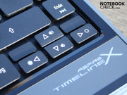 Het toetsenbord is goed gelabeld en heeft een genereuze lay-out goed voor uren typen.