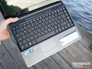 Kijk, wat we hier hebben is een compacte 13,3-inch notebook die slechts 1,8 kg weegt.