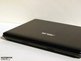 Asus N20A Voorkant: kaartlezer