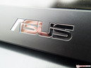 Asus-logo onder het scherm,...