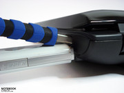 De plaatsing van beide USB poorten aan de rechterkant kan soms vervelend zijn aangezien dit ruimtegebrek oplevert bij grotere uitbreidingen...