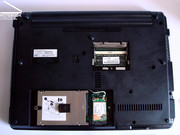 De hardeschijf, de WLAN module en het RAM geheugen (van linksonder naar rechtsboven).