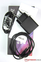 ...een modulaire stroomadapter, een micro-USB-kabel, koptelefoon en een handleiding.