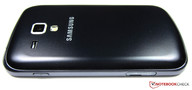 De afgeronde hoeken maken Samsung's smartphone nogal opvallend.