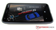 De Qualcomm Snapdragon S4 SoC heeft genoeg kracht voor veeleisende games zoals Need For Speed: Hot Pursuit.