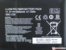 De lithium-polymer batterij zit met schroeven vast.