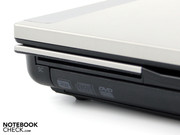 Een SmartCard reader voor persoonlijke logins op de PC is aan de rechterzijde verstopt.