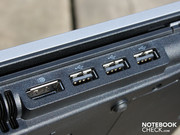 Naast het USB paneel is een DisplayPort voor het aansluiten van een TFT. Er is geen HDMI!