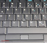 Het toetsenbord heeft grote, rubberachtige knoppen met een goede aanslag.
