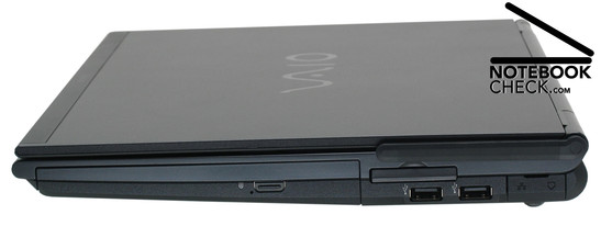 Rechterkant: DVD drive, ExpressCard/34. 2x USB-2.0, LAN, Modem, WWAN antenne