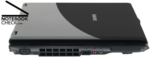 Linkerzijde: VGA, ventilatie gaten, 1x USB-2.0, microfoon en hoofdtelefoon connectors, ExpressCard/54