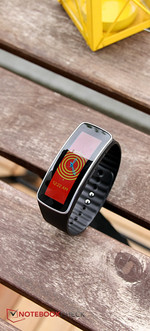 Kan ook dienst doen als horloge: de Gear Fit.