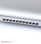Links zit de ventilator, maar doorgaans is deze niet hoorbaar.