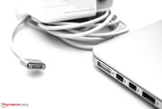 Aan het eind van de kabel vinden we de dunnere MagSafe 2 connector.