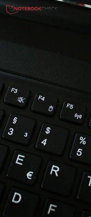 "Fn + F4" activeert of deactiveert het touchpad. Automatisch herkenning van een externe muis is ook mogelijk.