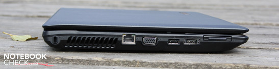 Links: Kensington slot, Ethernet, VGA, 2x USB (Géén ExpressCard34!)