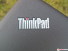 De bekende ThinkPad logo's op het schermcover de behuizing...