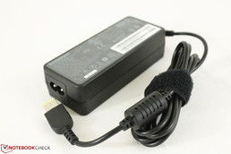 Kleine 20 Volt AC adapter.