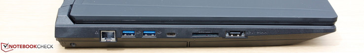 Links: Gigabit Ethernet, 2x USB 3.0, 1x USB 3.1 Type-C Gen. 2, 6-in-1 SD kaartlezer, USB 3.0/eSATA combinatie