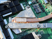 De Core i3-330M processor is ingestoken op een socket.